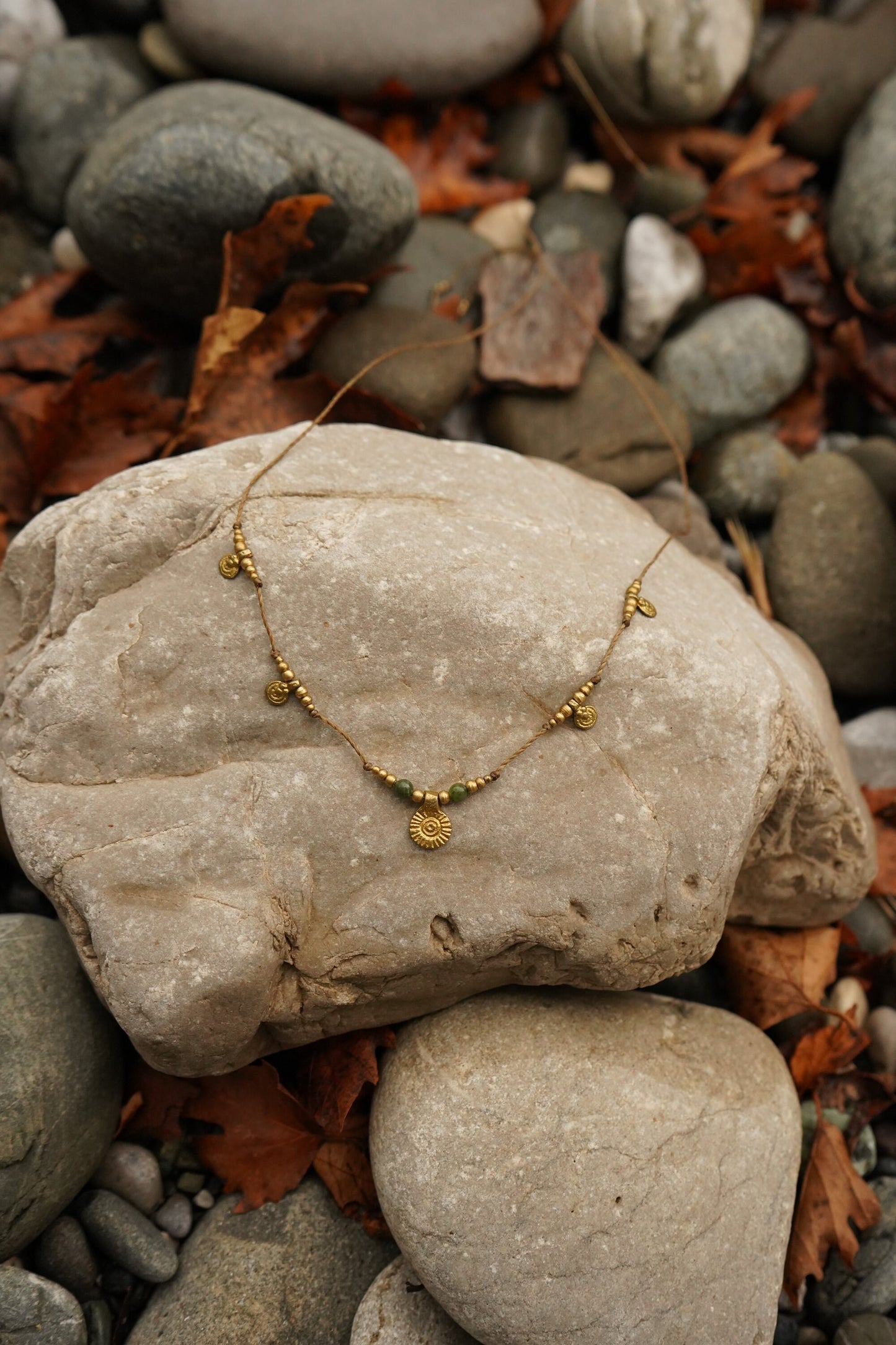 Kette "Mania" mit grüner Jade und Sonne