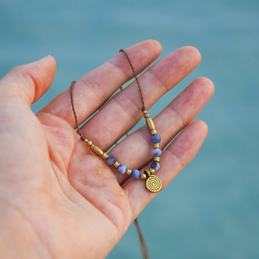 Kette "Ozora" mit Sodalith und Spirale