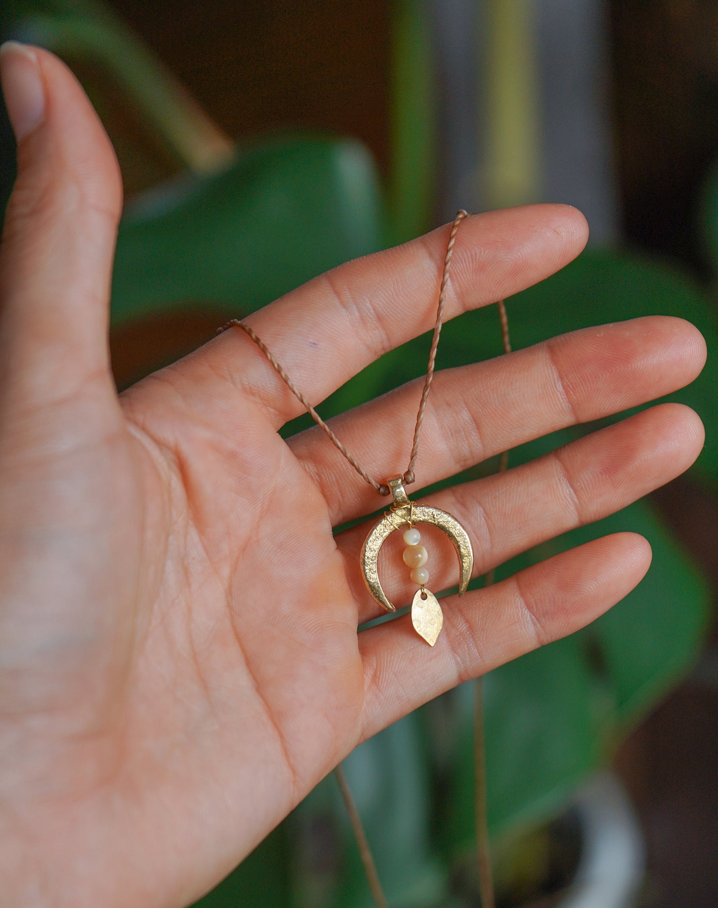 Kette "Luyana" mit Perlmutt und Mond