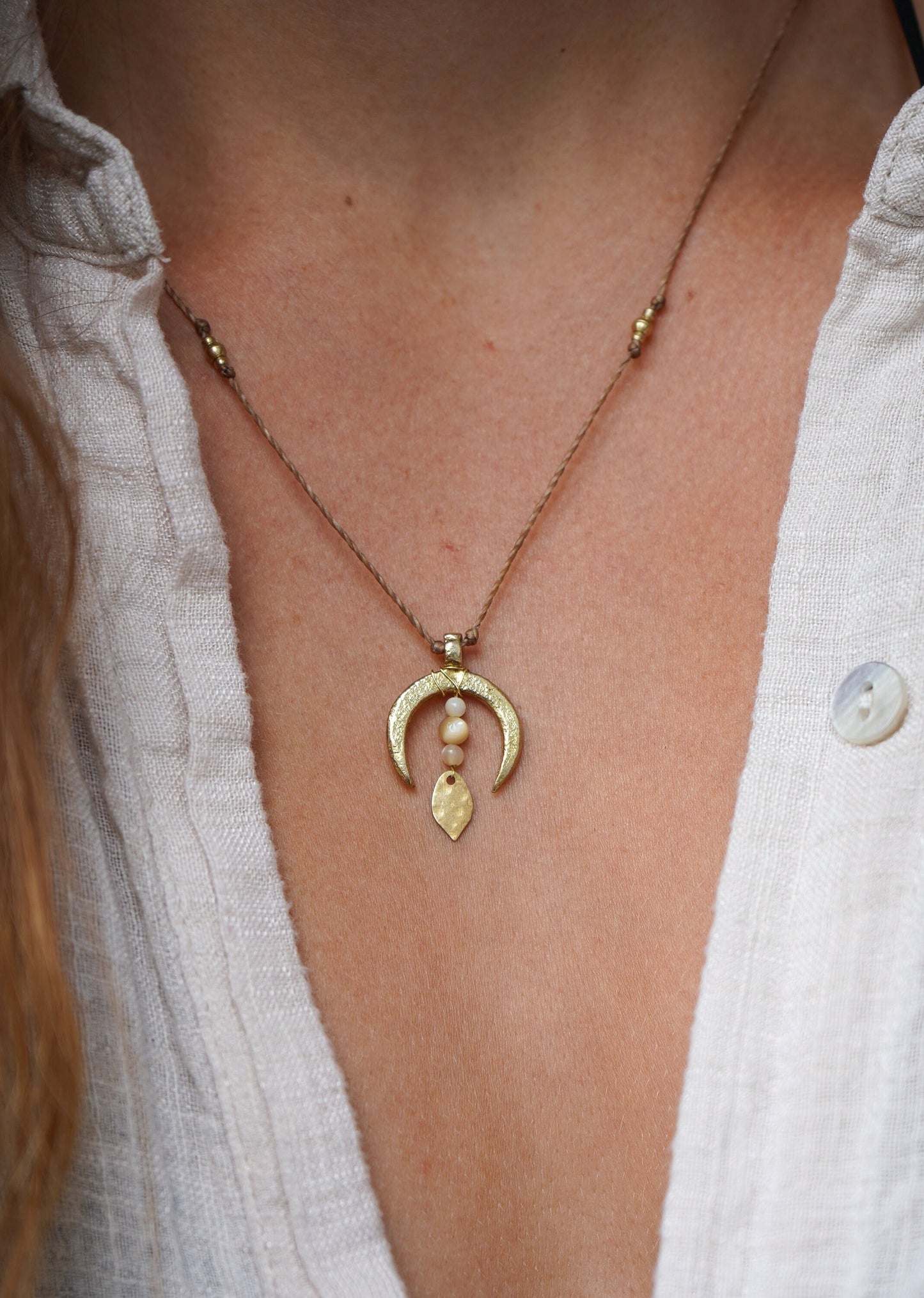 Kette "Luyana" mit Perlmutt und Mond