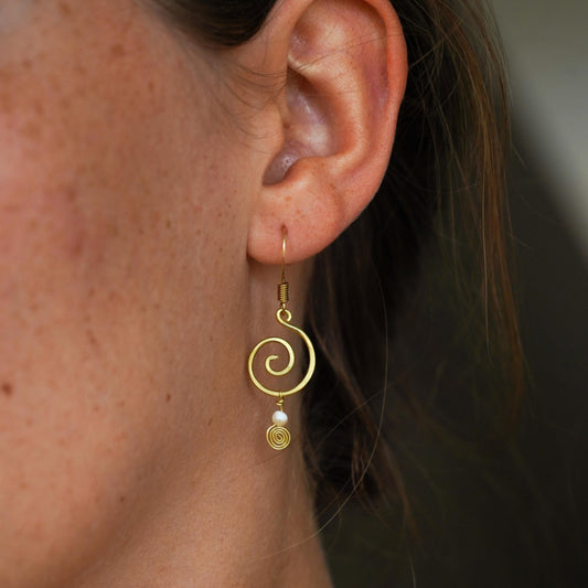 Ohrringe "Oahu" mit Perlmutt und Spirale