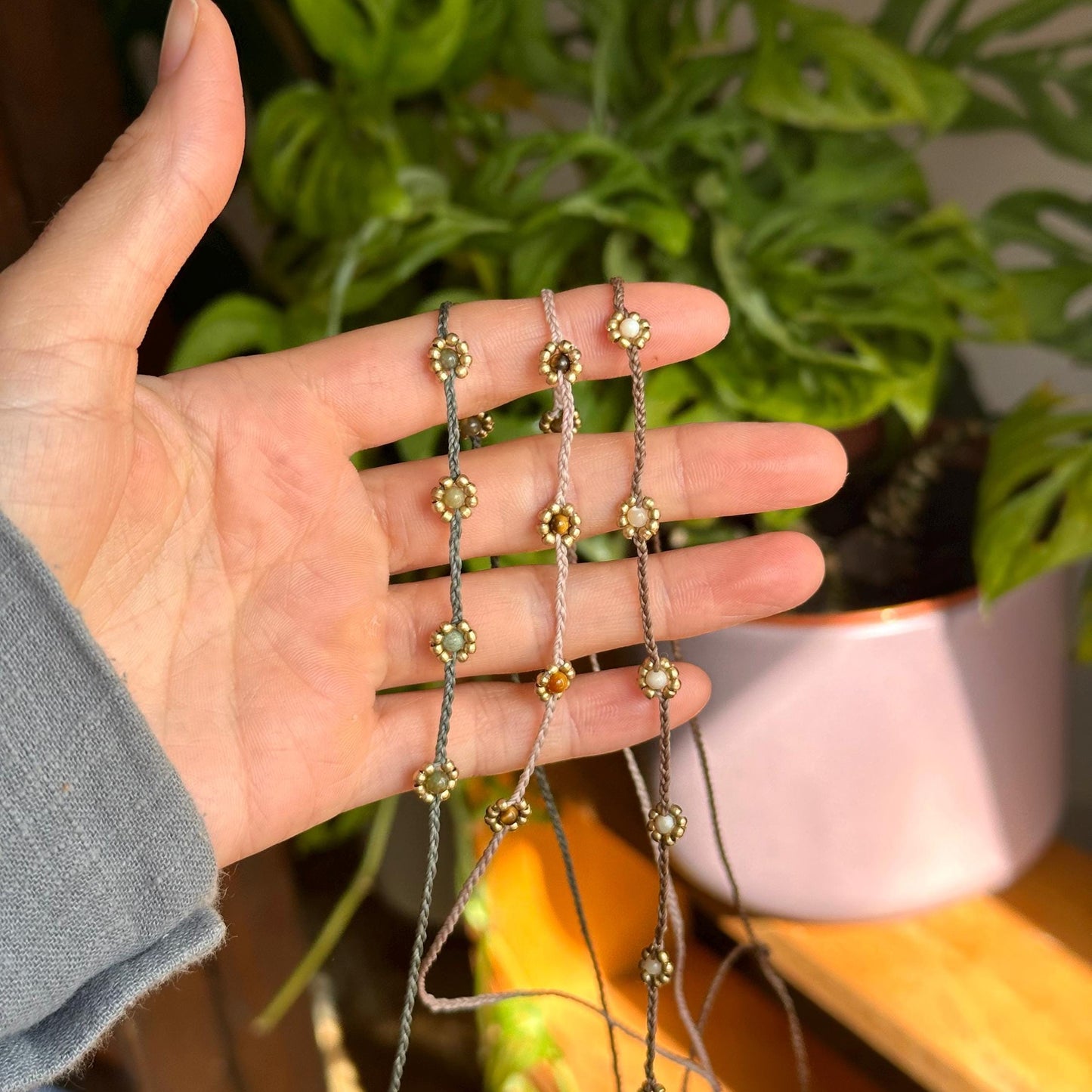 Kette "Floraya" mit Blumen und Tigerauge