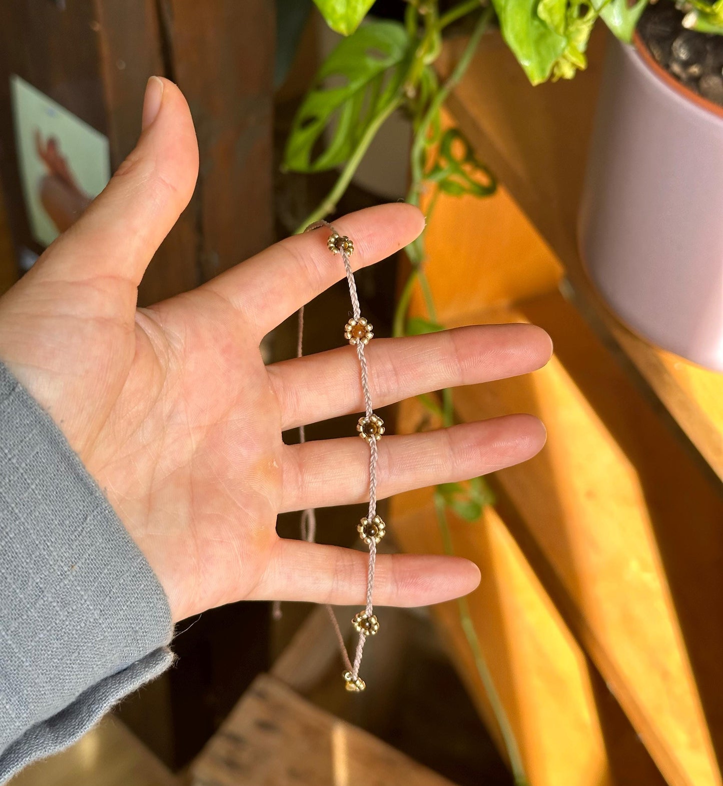 Kette "Floraya" mit Blumen und Tigerauge