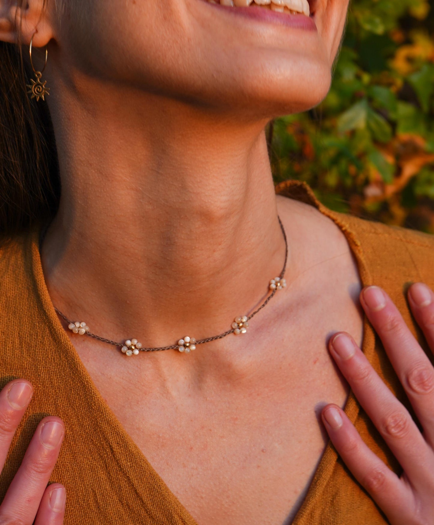 Kette "Freya" mit Blumen und Perlmutt