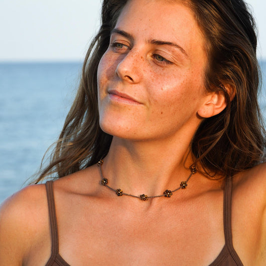 Kette "Taria" mit Blumen aus Tigerauge