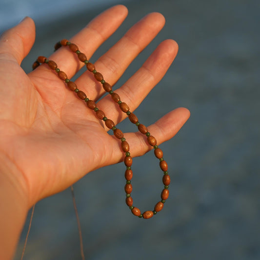 Kette "Venua" mit Holz und Edelstein
