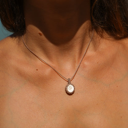 Kette "Orion" mit Operculum (Shivas eye)