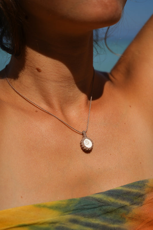 Kette "Orion" mit Operculum (Shivas eye)