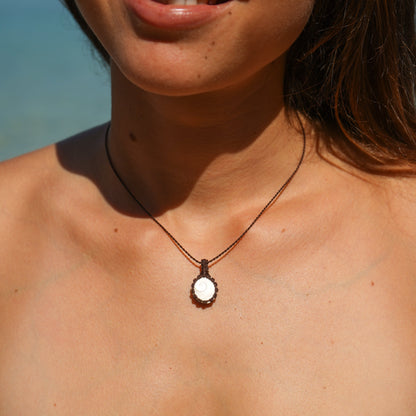 Kette "Olena" mit Operculum (Shivas eye)