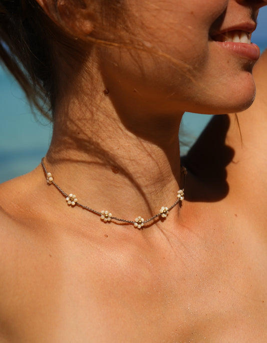 Kette "Freya" mit Blumen und Perlmutt
