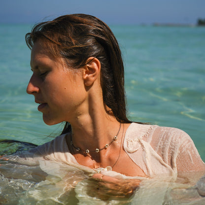 Kette "Freya" mit Blumen und Perlmutt