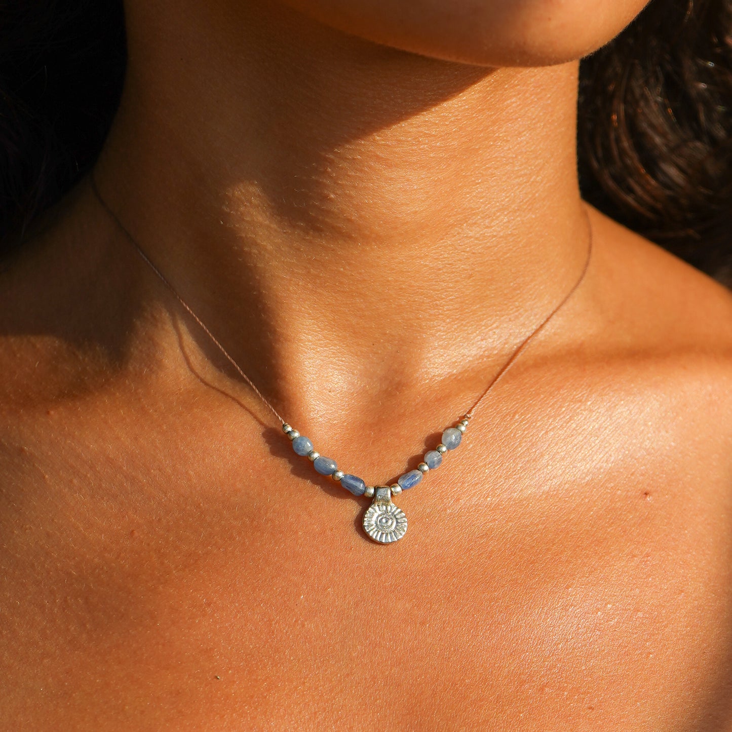 Kette 'Elora' (Silber) mit Kyanit und Sonne