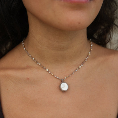 Kette 'Nora' mit Operculi und Perlmutt