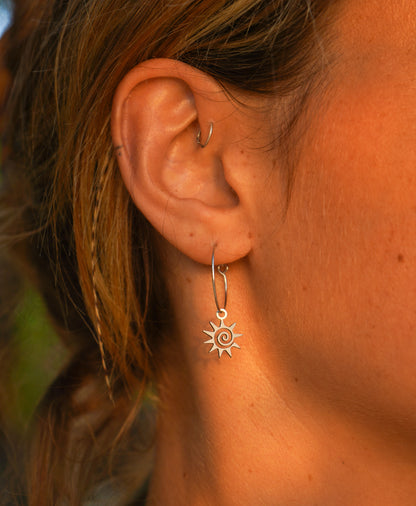 Ohrringe "Simaya" Sonne und Spirale (Silber)