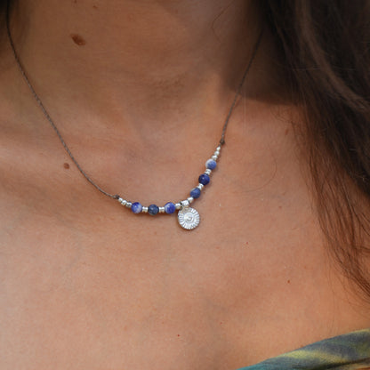 Kette "Rina" mit Sodalith und Sonne