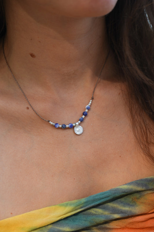 Kette "Rina" mit Sodalith und Sonne