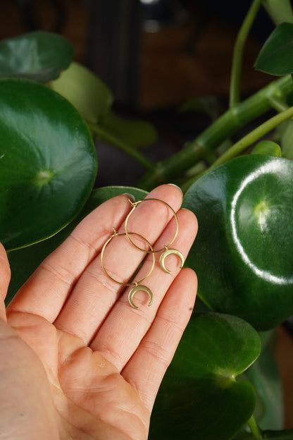 Ohrringe "Lyra" mit Mond Anhänger