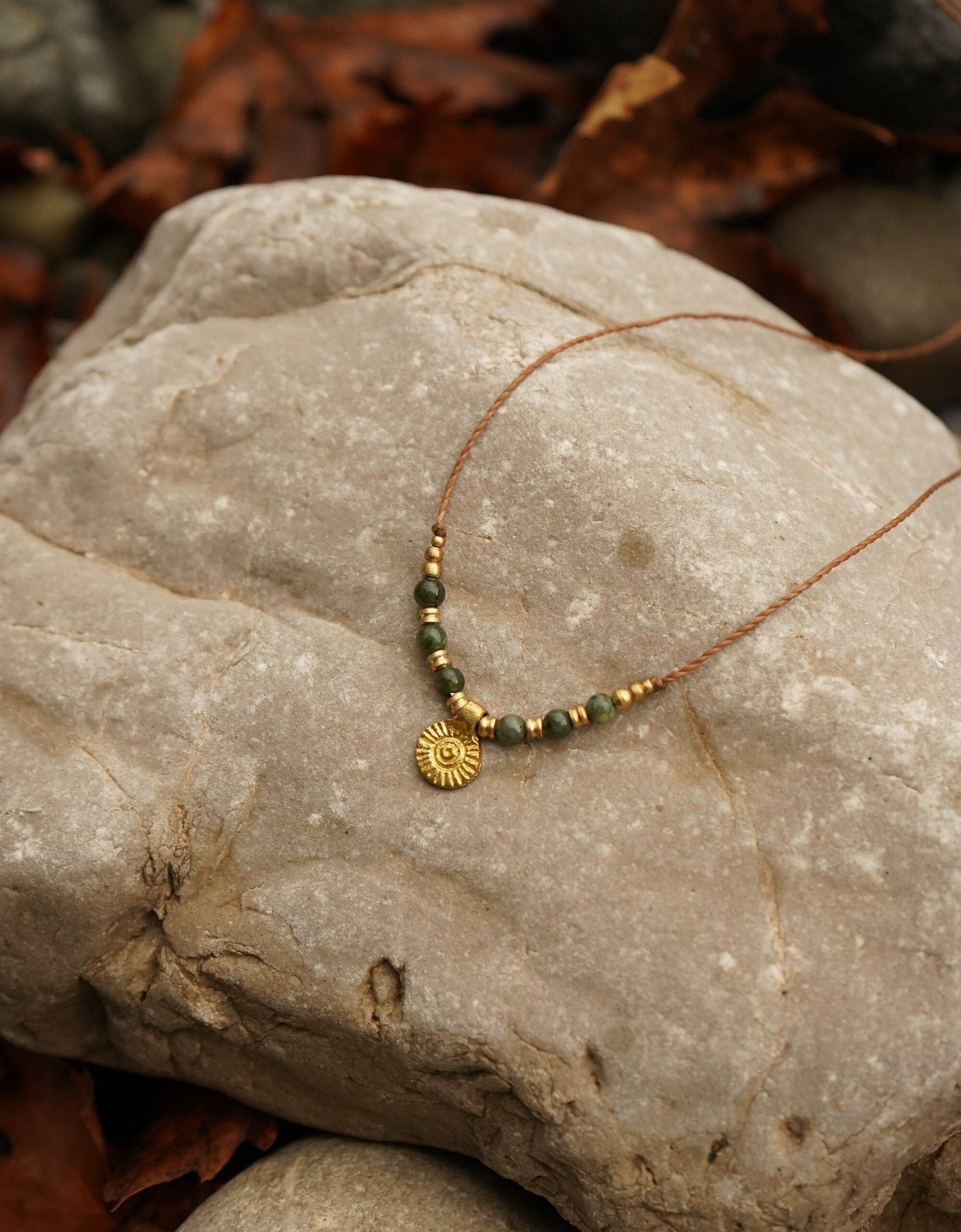 Kette "Viona" mit grüner Jade und Sonne