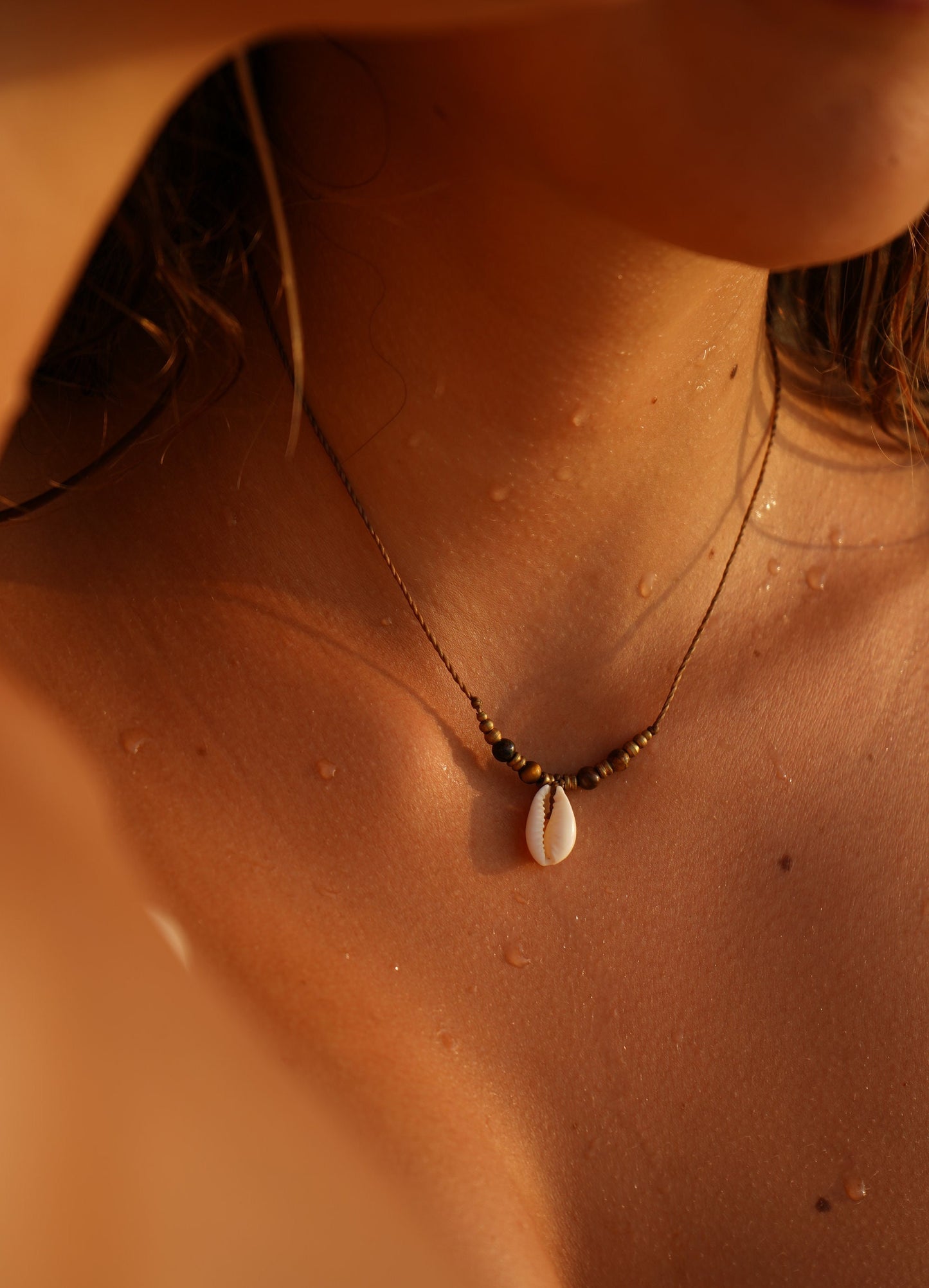Kette "Murya" mit Muschel und Tigerauge