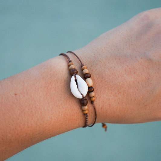 Armband "Lemaya" mit Kauri Muschel und Holzperlen