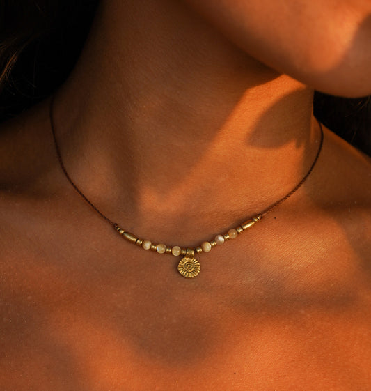 Kette "Aurora" mit Perlmutt und Sonne