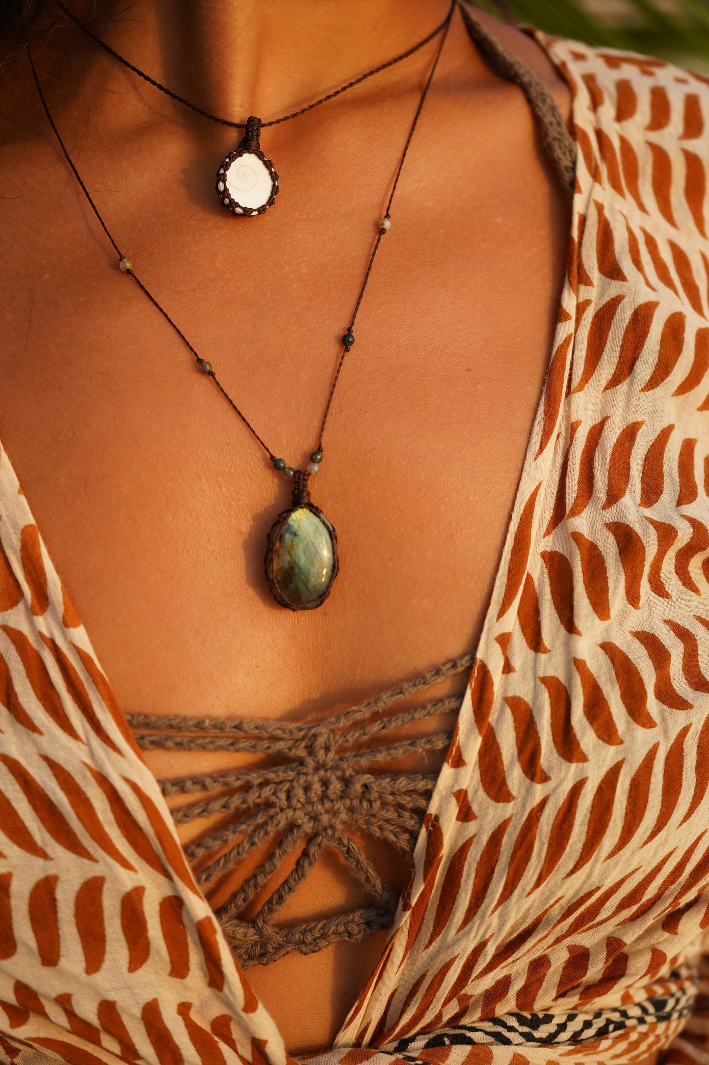 Kette "Lucía" mit Labradorit und Makramee