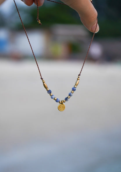 Kette "Ozora" mit Sodalith und Spirale