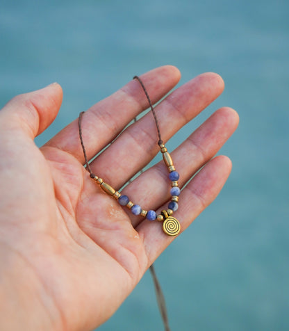 Kette "Ozora" mit Sodalith und Spirale