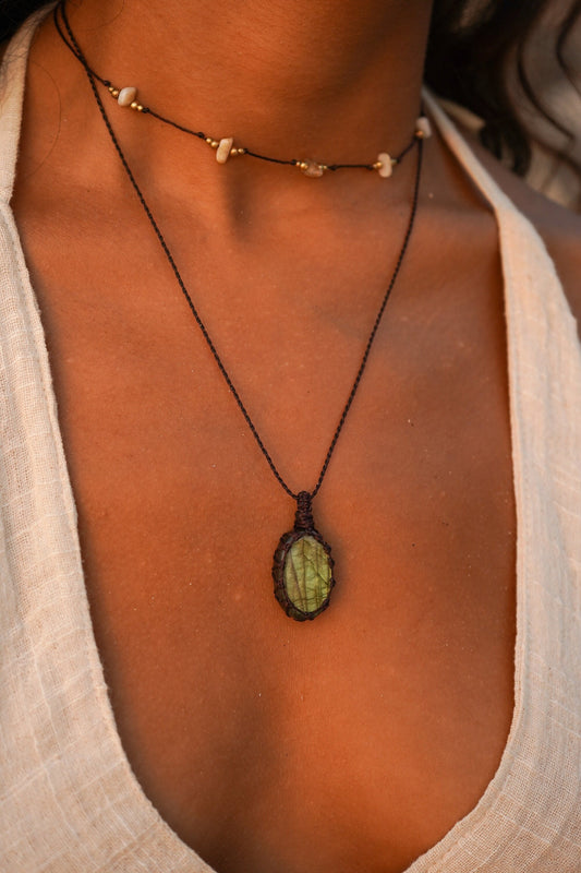 Kette "Lydia" mit Labradorit und Makramee
