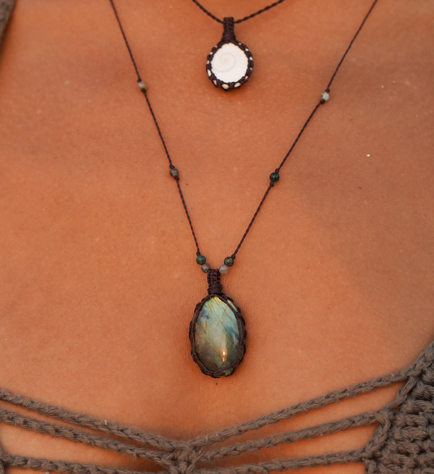 Kette "Lucía" mit Labradorit und Makramee