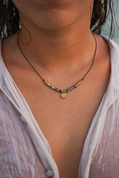 Kette "Ozora" mit Sodalith und Spirale