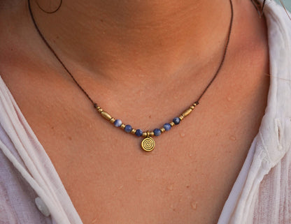 Kette "Ozora" mit Sodalith und Spirale