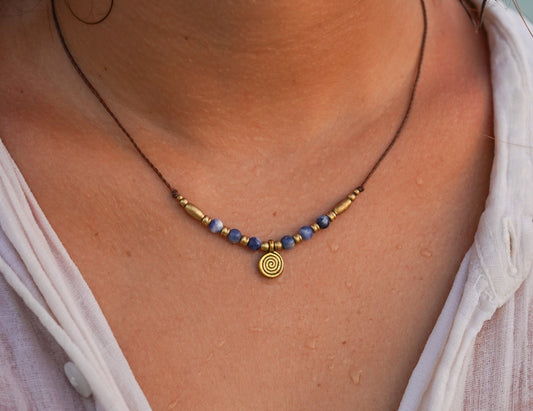 Kette "Ozora" mit Sodalith und Spirale