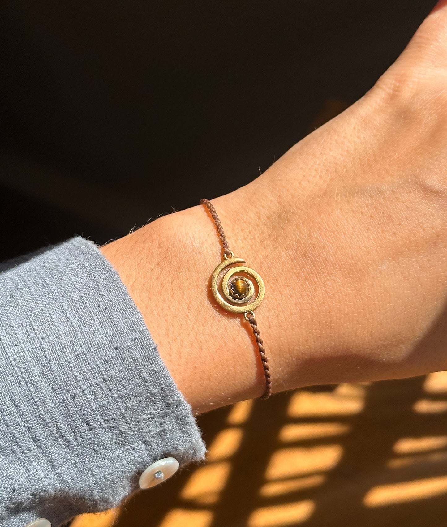 Armband “Lumya" mit Spirale und Tigerauge
