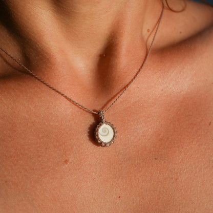 Kette "Orion" mit Operculum (Shivas eye)