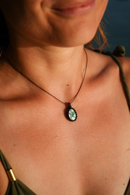 Kette "Madeya" Perlmutt mit Makramee