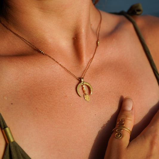 Kette "Luyana" mit Perlmutt und Mond