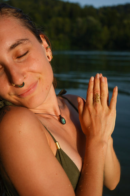 Kette "Madeya" Perlmutt mit Makramee