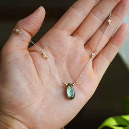 Kette "Larina" mit Labradorit Anhänger