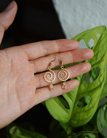 Ohrringe "Oahu" mit Perlmutt und Spirale