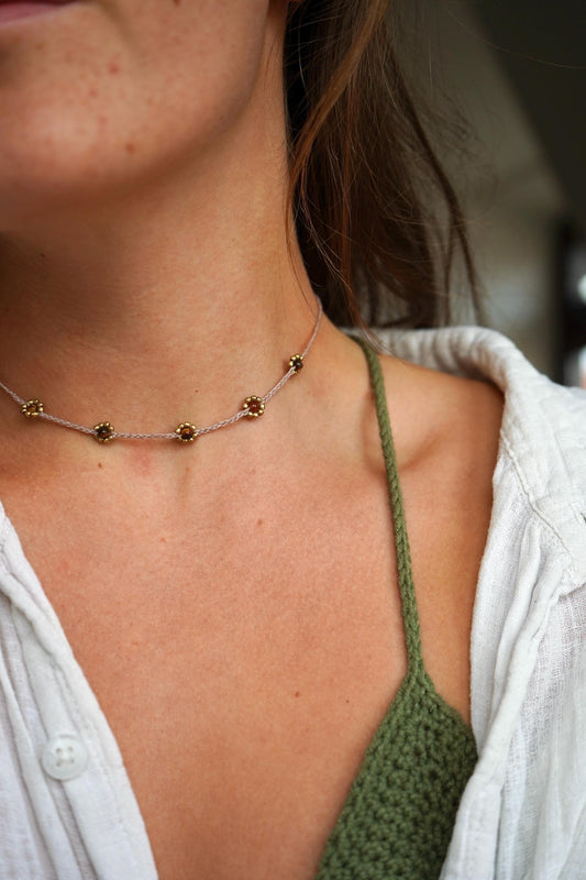 Kette "Floraya" mit Blumen und Tigerauge