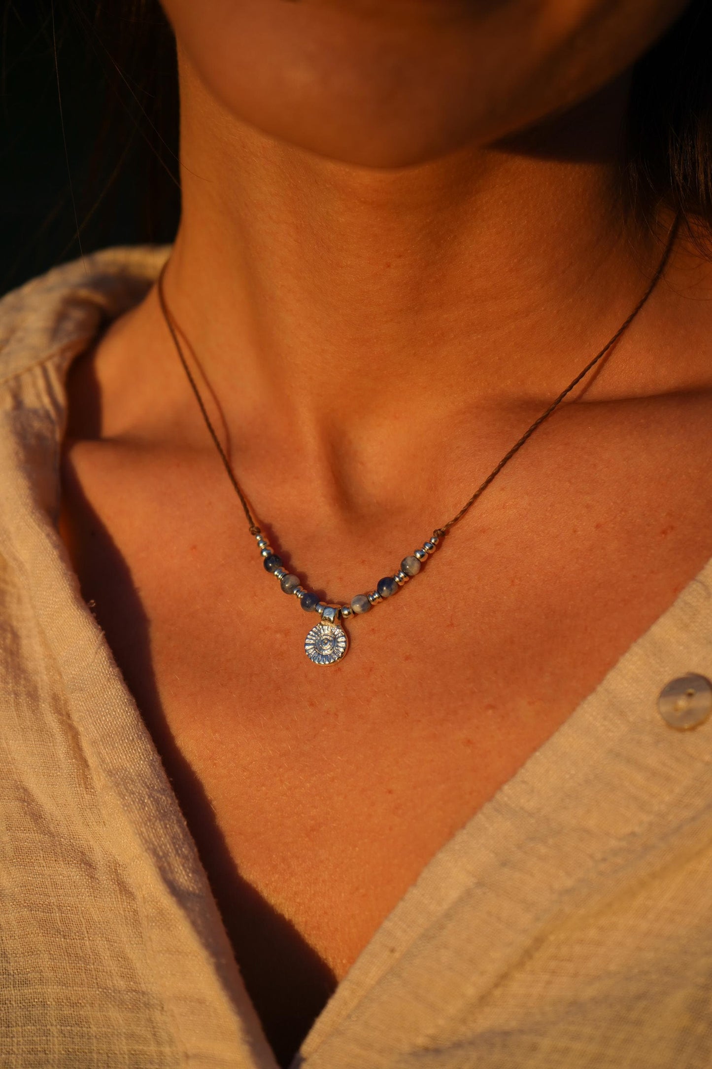 Kette "Rina" mit Sodalith und Sonne