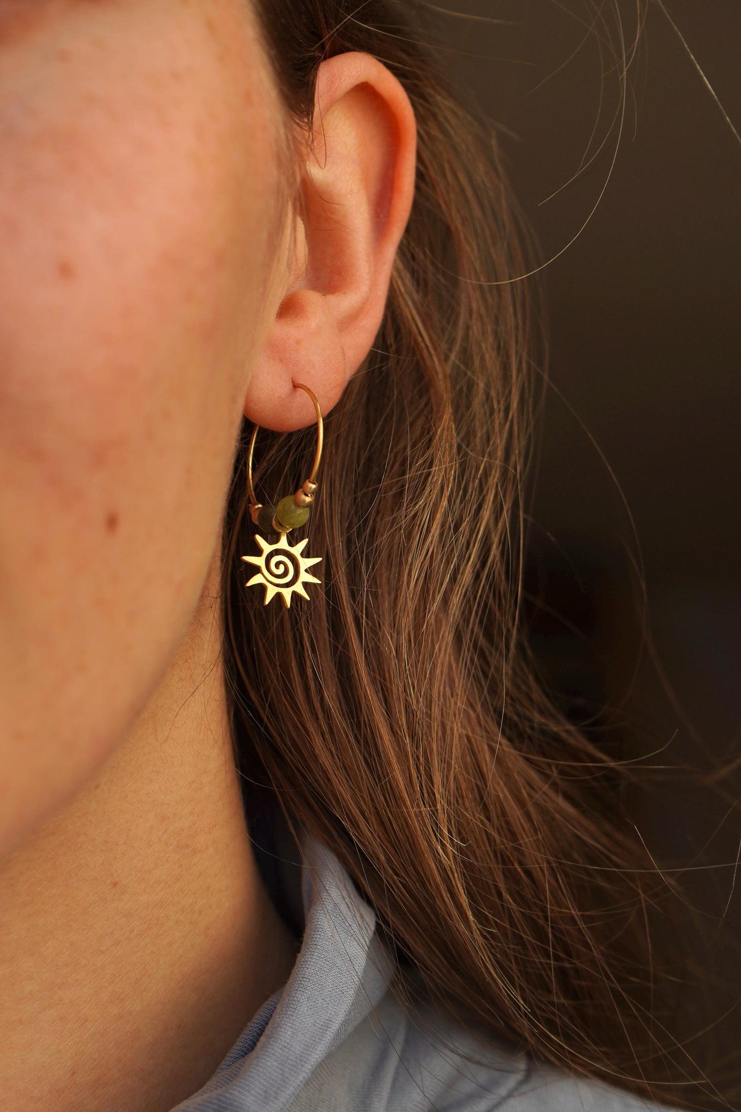 Ohrringe "Melya" mit grüner Jade und Sonne