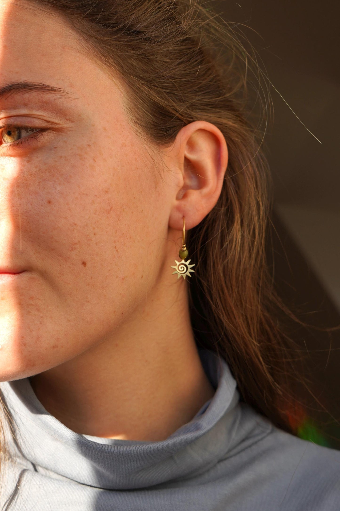 Ohrringe "Melya" mit grüner Jade und Sonne