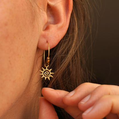 Ohrringe "Meryna" mit Tigerauge und Sonne