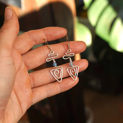 "Amira" earrings with aventurine and spiral