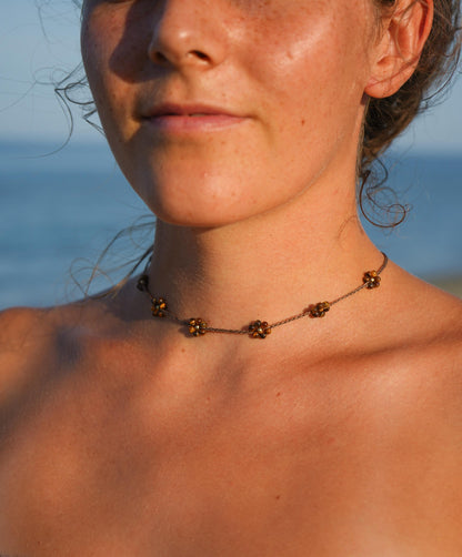 Kette "Taria" mit Blumen aus Tigerauge