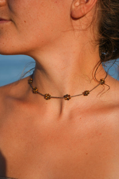Kette "Taria" mit Blumen aus Tigerauge